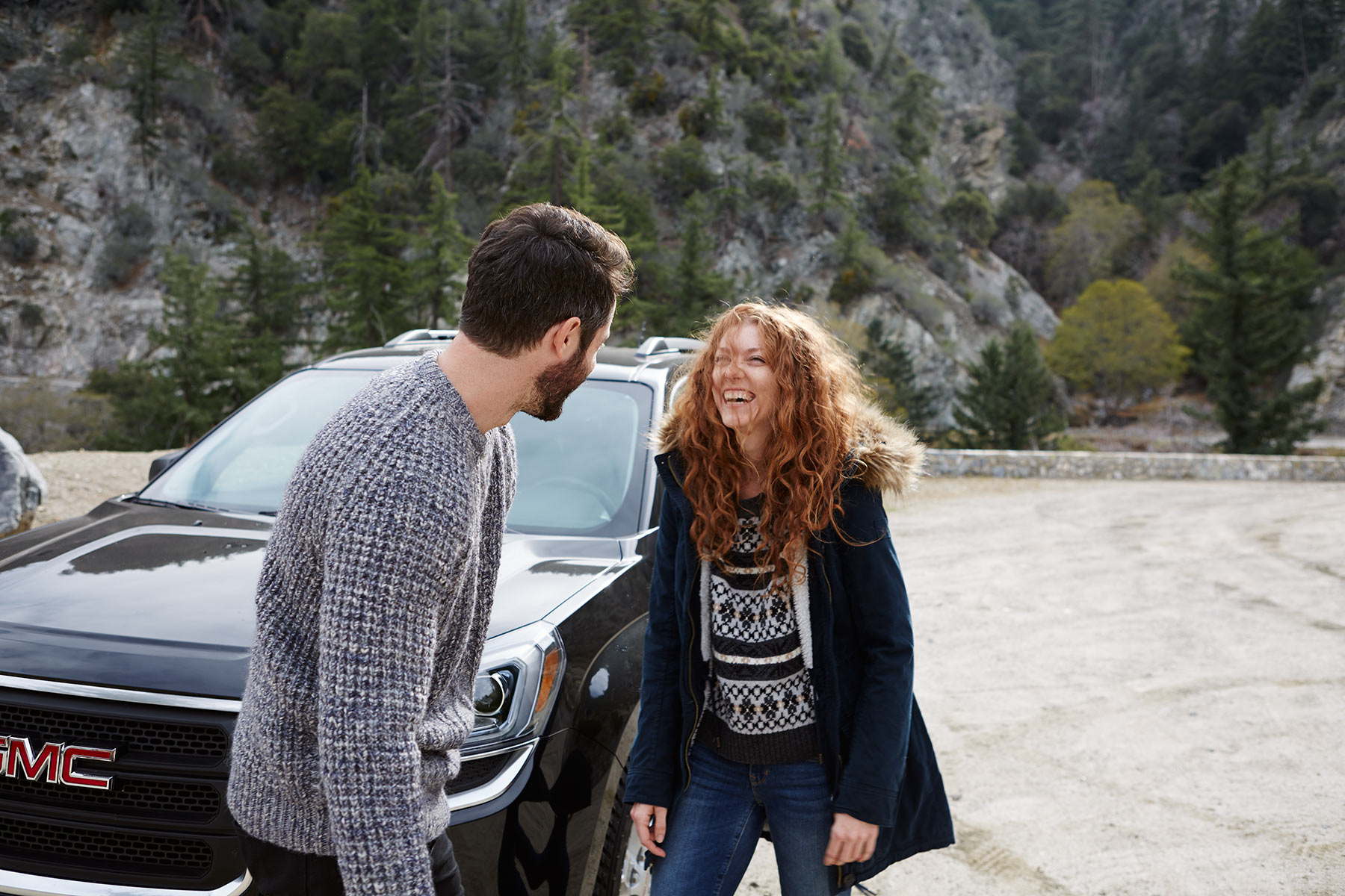 Lifestyle_Car_Auto_Advertising_Chicago_Los_Angeles_Young_Couple_Mountains_SUV_Laughing_Fun_Hooded_Jacket_Fur_Sweater_Beard_Read_Hair_Mike_Henry_Photography